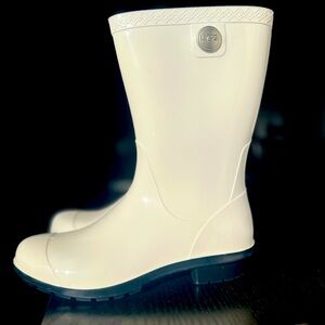 UGG 

Womens Size 6 Sienna Rain Boots White